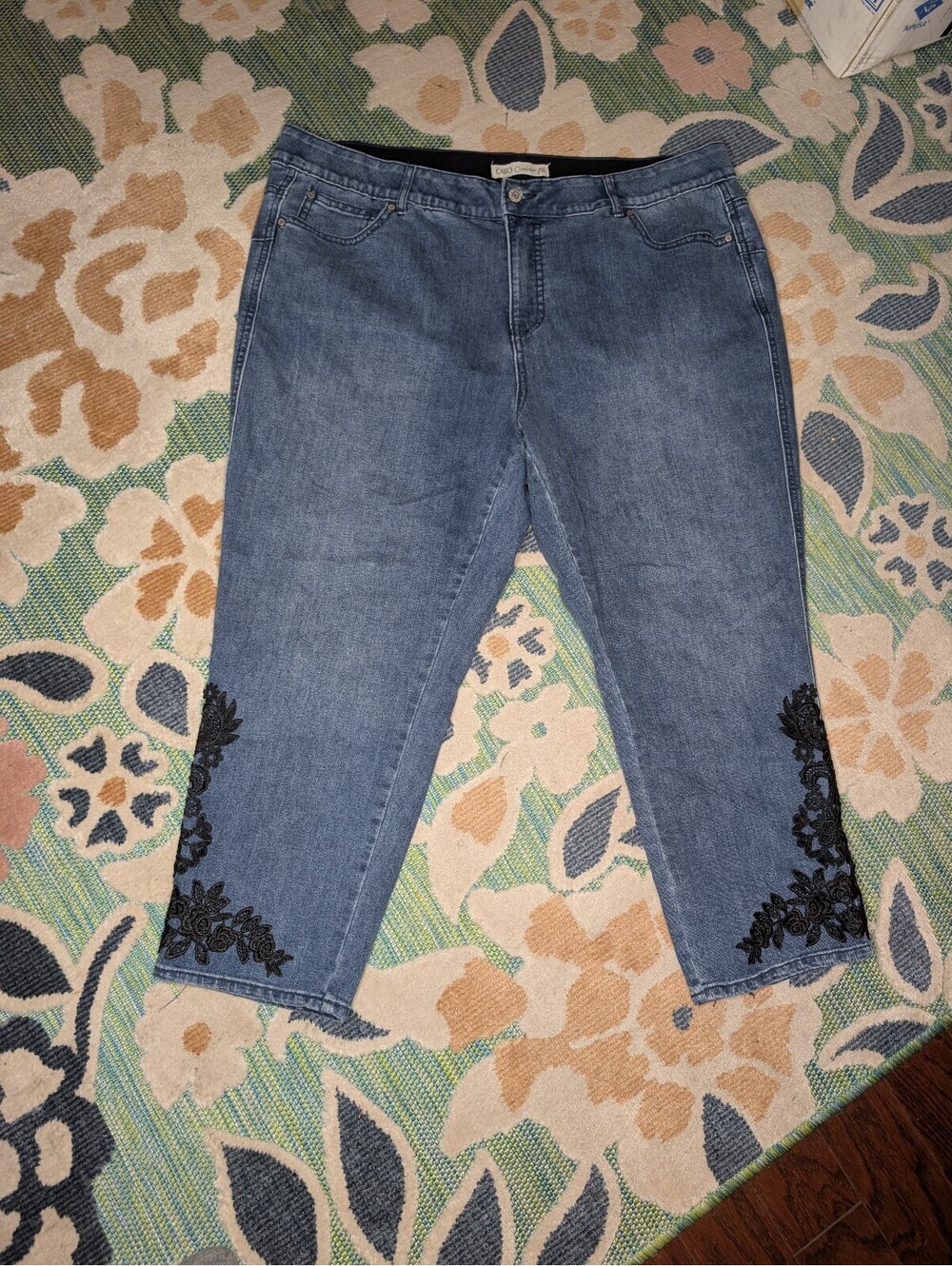 Cato Contour Fit High-Rise Denim Capris with Black Lace Appliqué Size 22WP